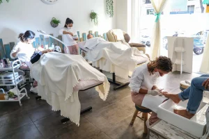 Triệt lông spa hay máy tại nhà: so sánh toàn diện