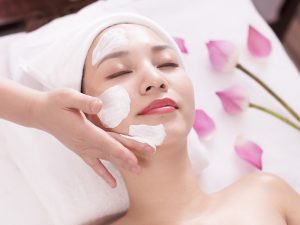 Da mặt sau triệt laser bị suy yếu hàng rào bảo vệ nên cần chăm sóc đặc biệt để tránh mất nước, kích ứng hay thâm sạm kéo dài.