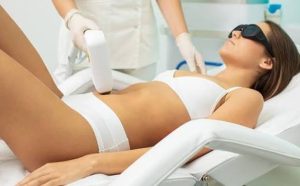 Diode Laser là phương pháp tối ưu giúp giảm 80–95% lông bụng sau 6–8 buổi nhờ cơ chế nhiệt quang phá hủy nang lông an toàn và chuẩn xác.